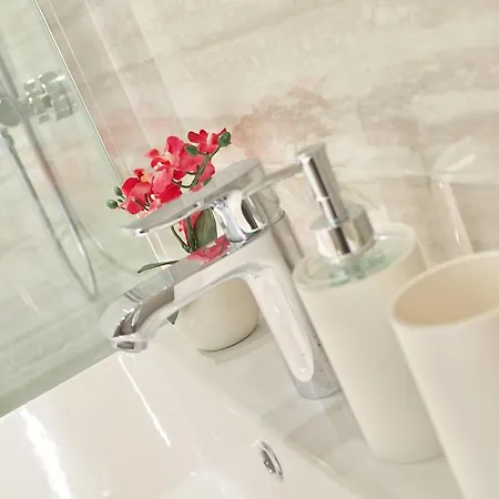 Daire Sweet Escape- With Terrace And Sea View